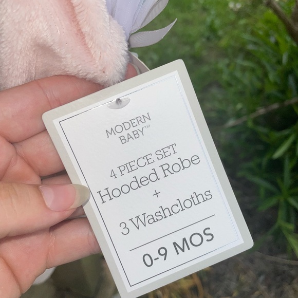 Bunny robe includes 3 washcloths brand new super cute and soft 0-9 months - Picture 4 of 7